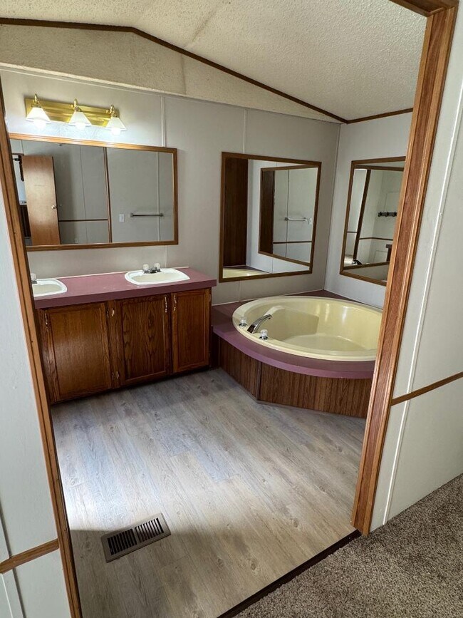 Building Photo - 1311 Melinda Dr