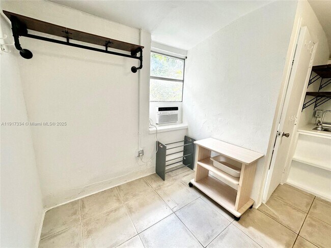 Building Photo - 3085 Elizabeth St