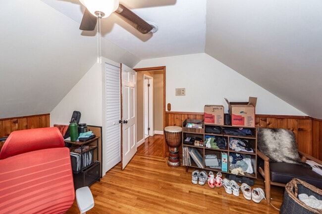 Building Photo - 6 Bedroom, 2.5 Bath House in Drayton on th...