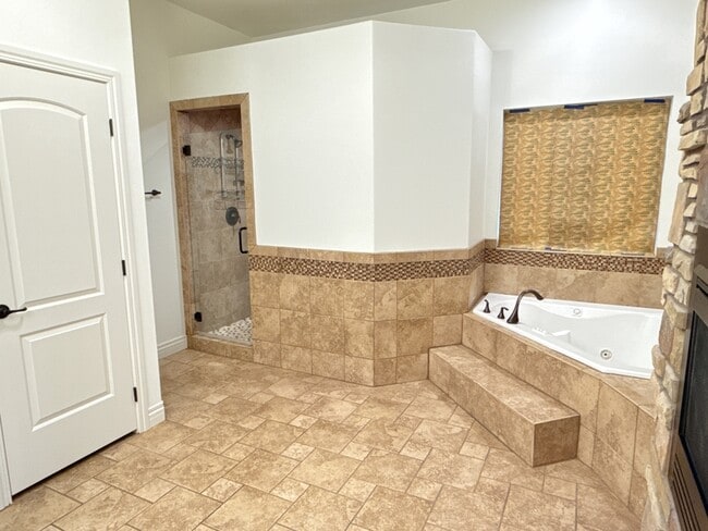 Building Photo - 14328 S Log Home Ln