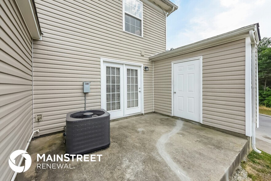 Building Photo - 6001 Cullen Dr