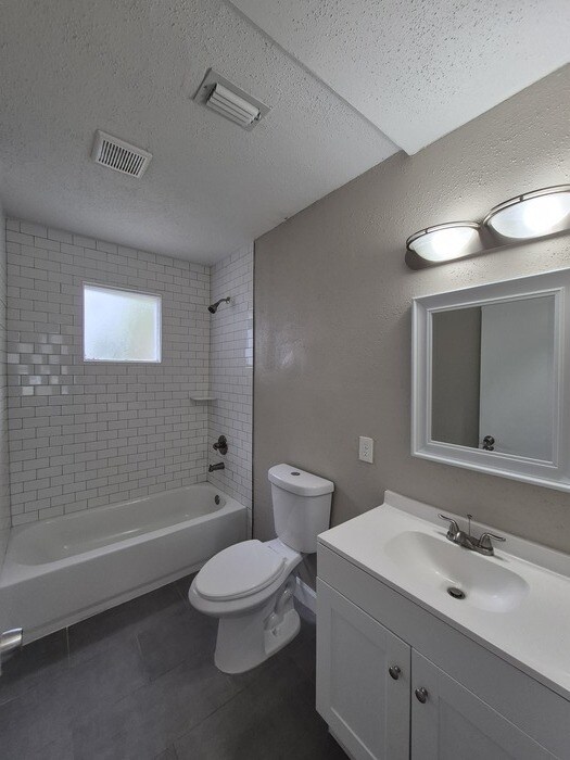 Building Photo - Spacious 4-Bedroom Home with Detached Gara...