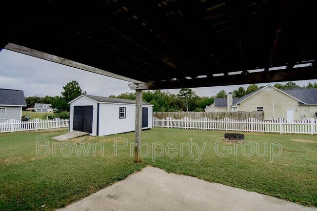 Building Photo - 737 Overhills Rd