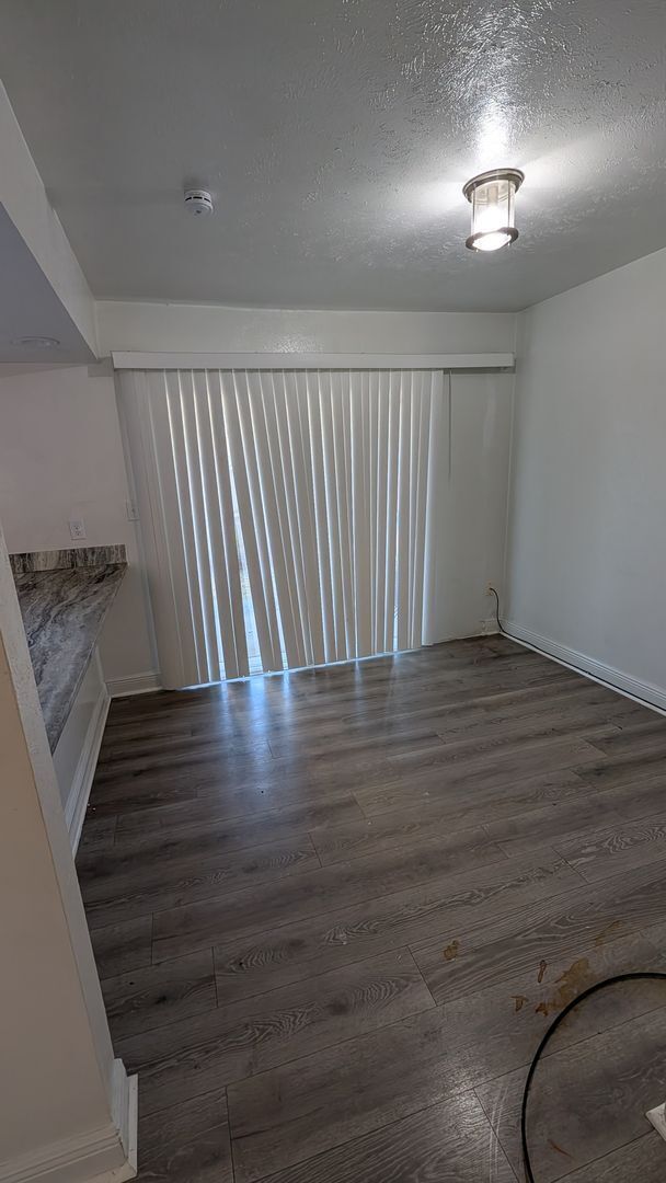 Building Photo - Two Bedrooms with terrace and fenced patio...