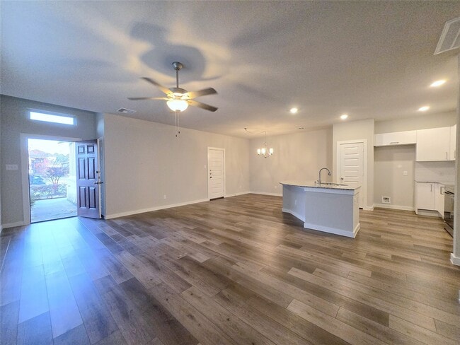 Building Photo - 9753 Grosbeak Ln