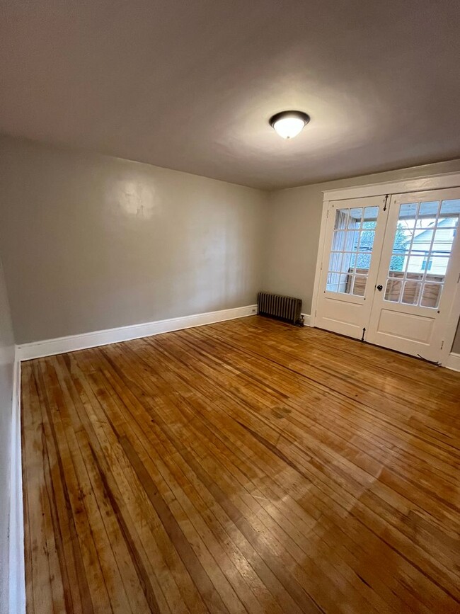 Building Photo - CONTRACT PENDING!! Spacious Apartment in M...