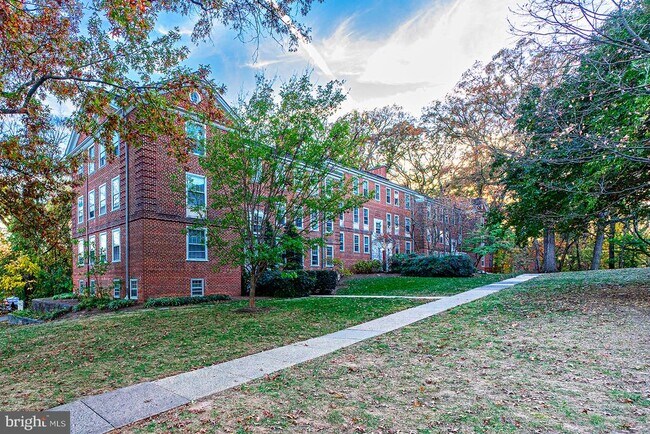 Building Photo - 3400 39th St NW