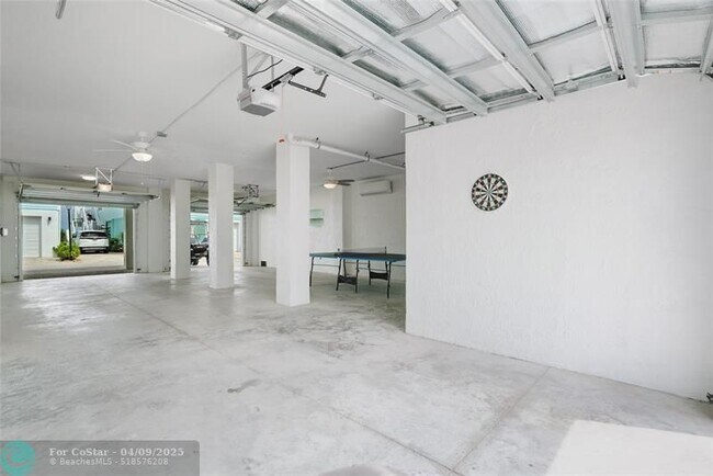 Building Photo - 423 E Intercoastal Dr