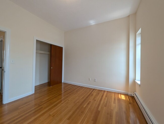 Building Photo - 180 N Beacon St