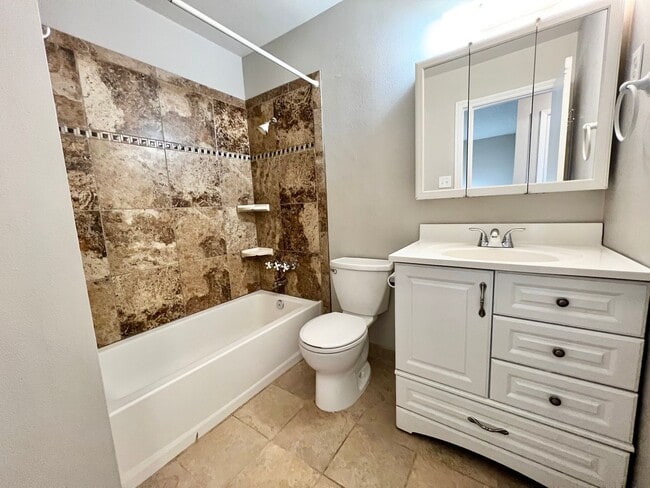 Building Photo - New on the Market! Charming 3-Bed, 1.5-Bat...