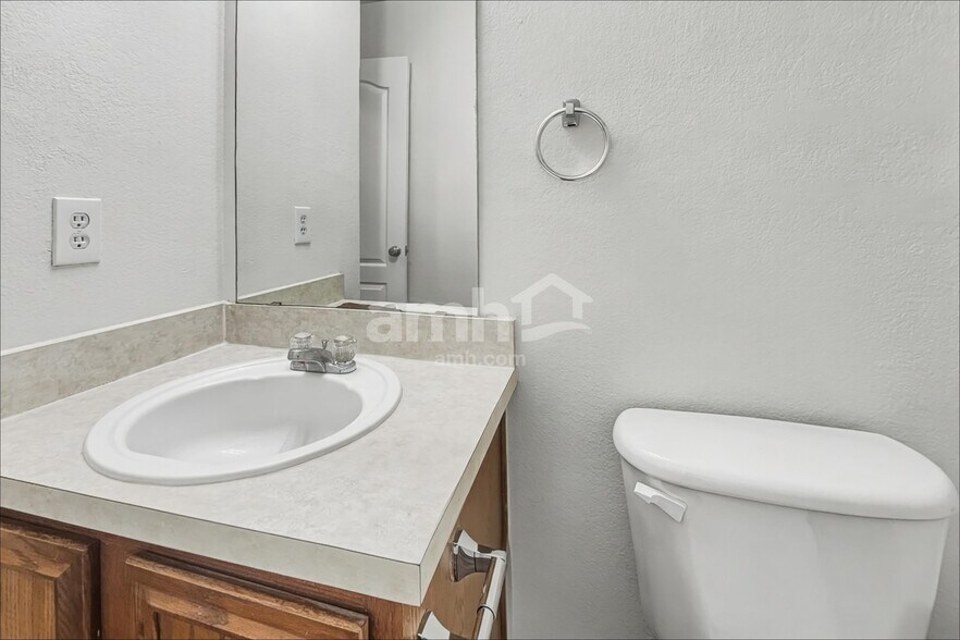 Building Photo - 923 Plumeria Dr