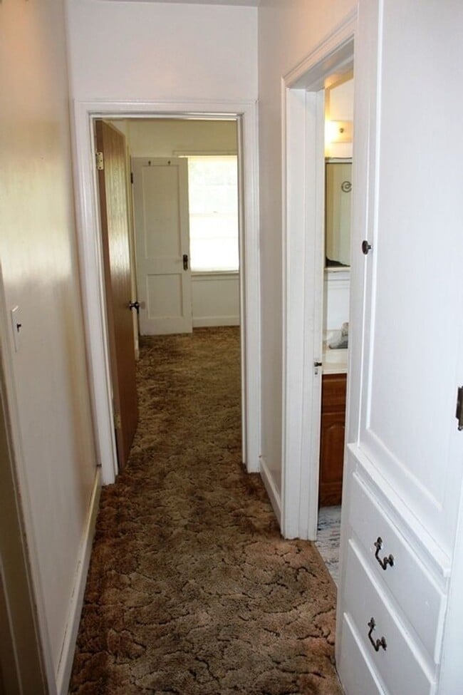 Building Photo - NEXT TO KSU!!!