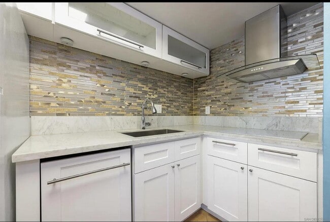 Building Photo - 7555 Linda Vista Rd