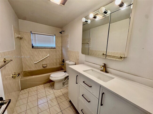 Building Photo - 719 Glenn Pkwy