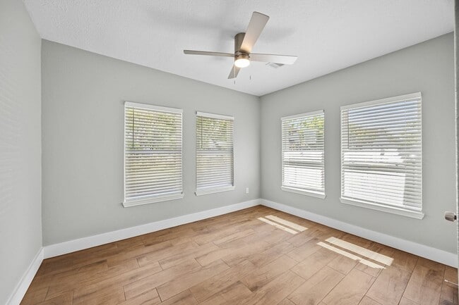 Building Photo - 3916 Kennon St