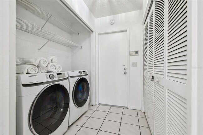 Building Photo - 15410 Manning Dr