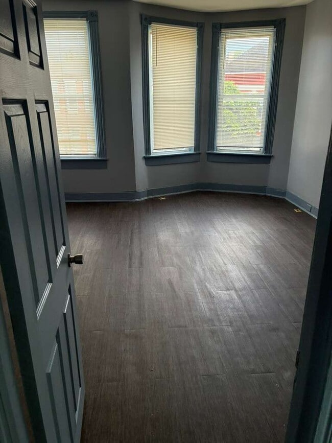 Building Photo - 2832 Parkwood Ave
