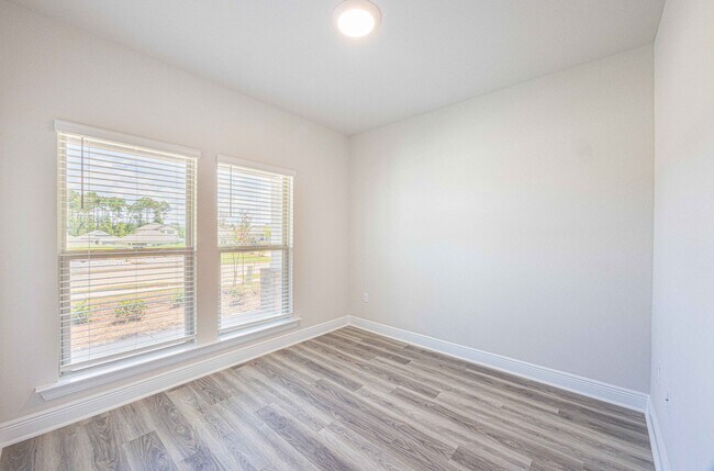 Building Photo - 31543 Lyon Rd