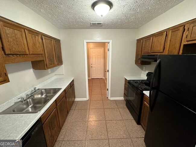 Building Photo - 115 Pine Terrace