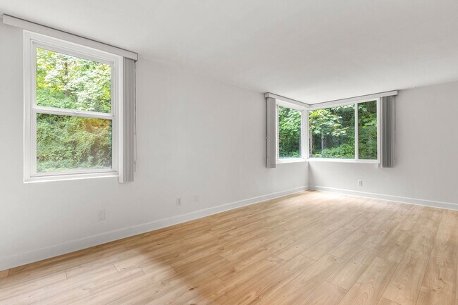 Building Photo - 1205 SW Cardinell Dr