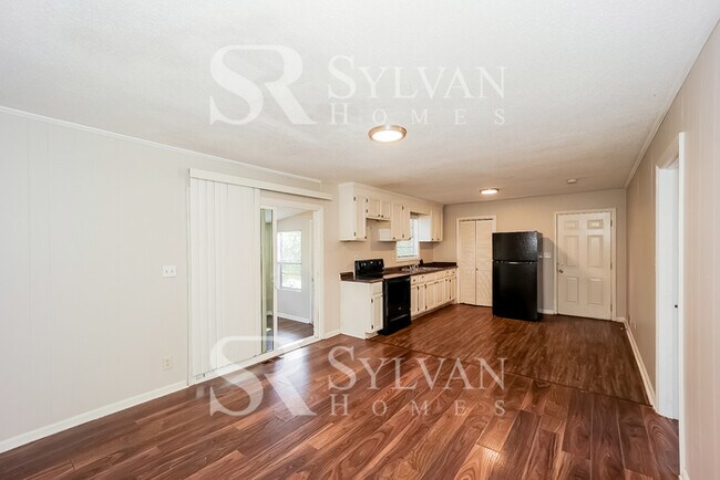 Building Photo - Your dream home awaits
