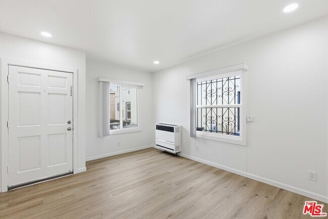 Building Photo - 580 W 15th St