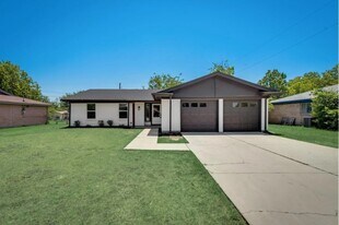 Building Photo - 1004 Darnell Ave