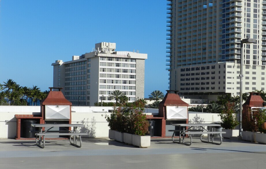 Building Photo - 17011 N Bay Rd