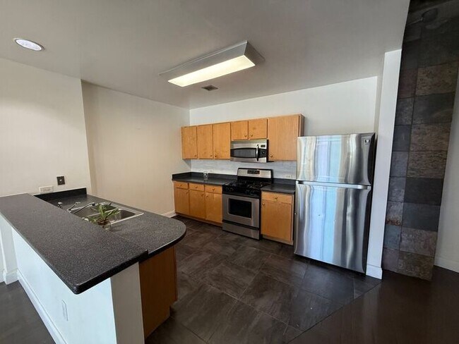Building Photo - Modern Loft Living in the Heart of Downtow...