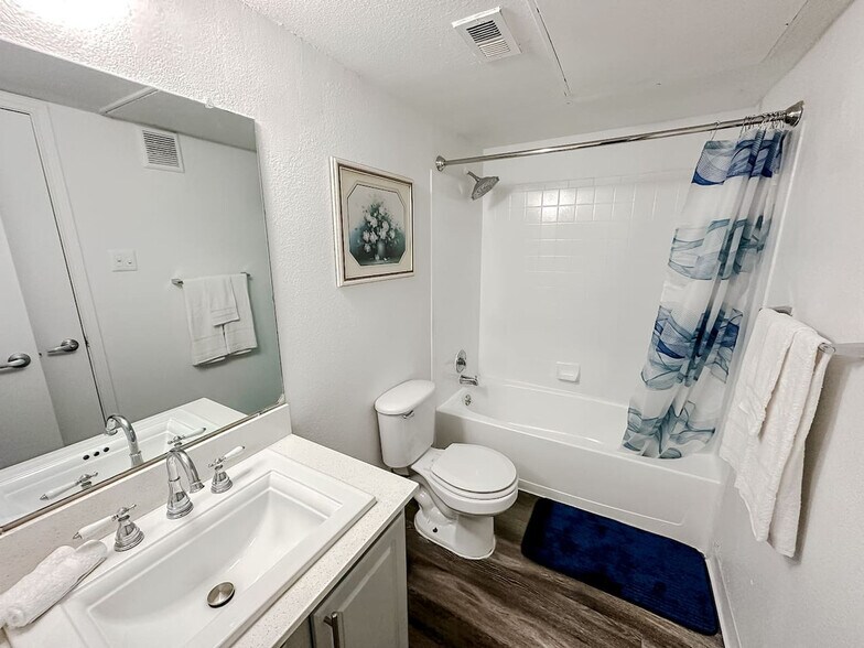 Building Photo - 1071 Clayton Ln
