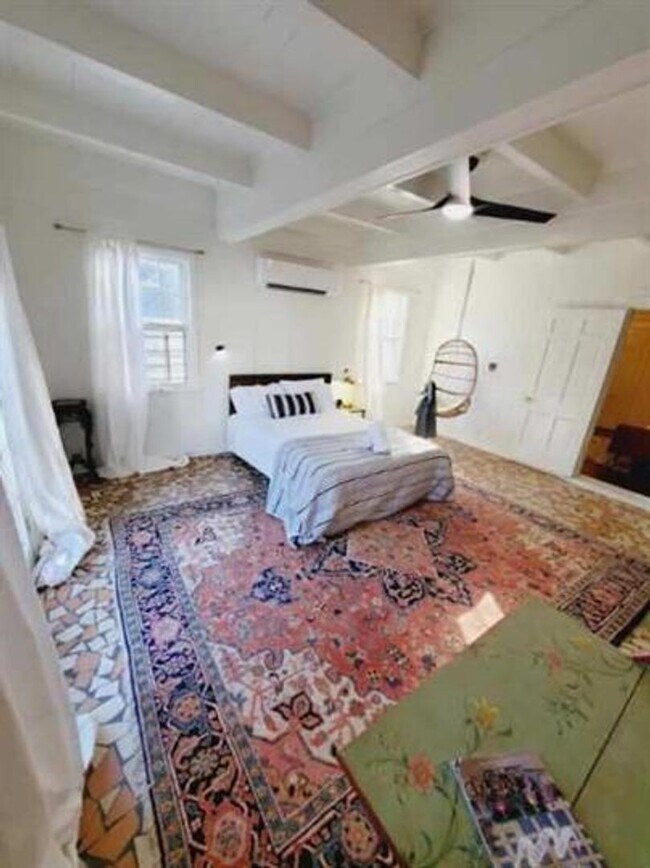 Building Photo - Beautiful Spacious 4 BD Home and 1 BD Back House with Pool!! Right Across Rhodes College, Perfect...