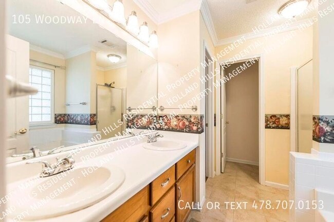 Building Photo - 105 Woodway Ln