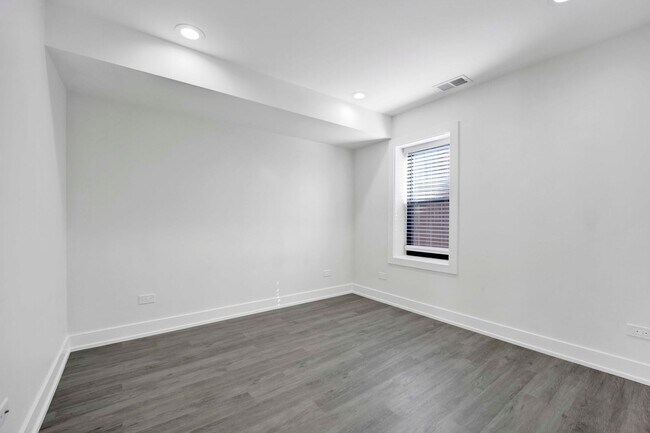 Building Photo - 3648 S Paulina St