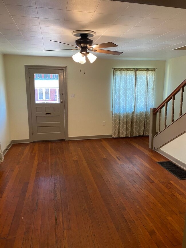 Building Photo - IDEALLY SITUATED ROWHOME AVAILABLE IN LANCASTER CITY