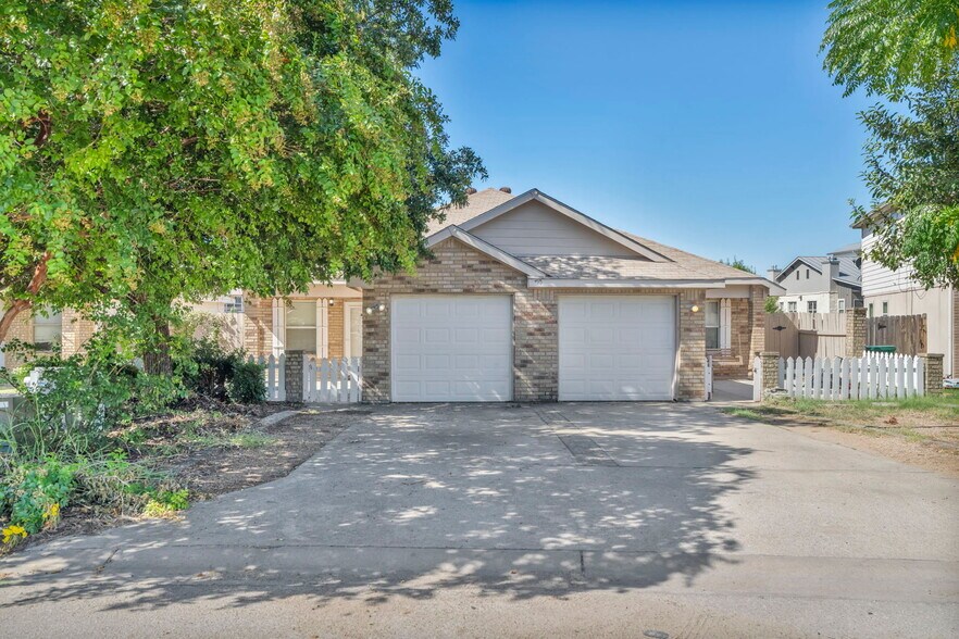 Primary Photo - 710 Claremont Pky
