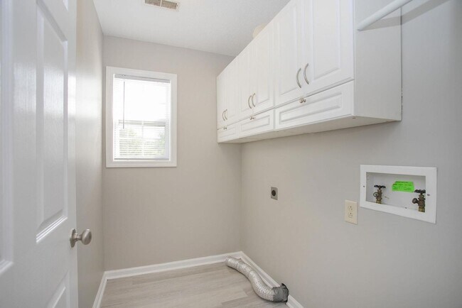 Building Photo - 822 Sugarcane Way