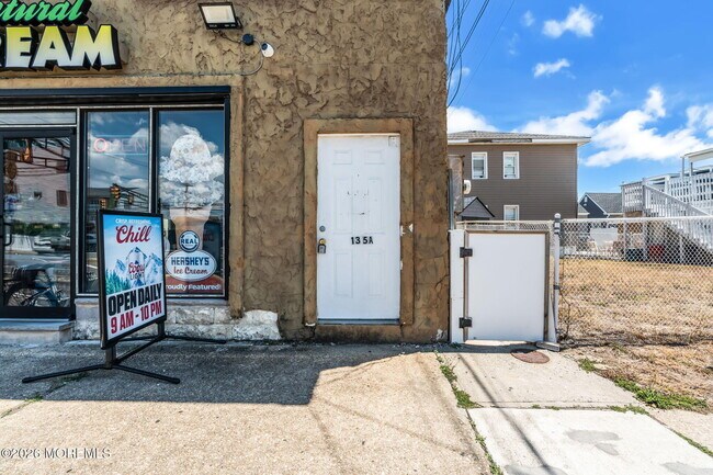Building Photo - 135 Hamilton Ave