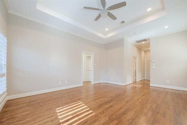 Building Photo - 232 Detering St