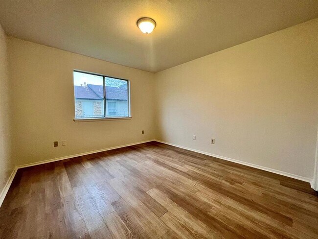 Building Photo - 12300 Patron Dr