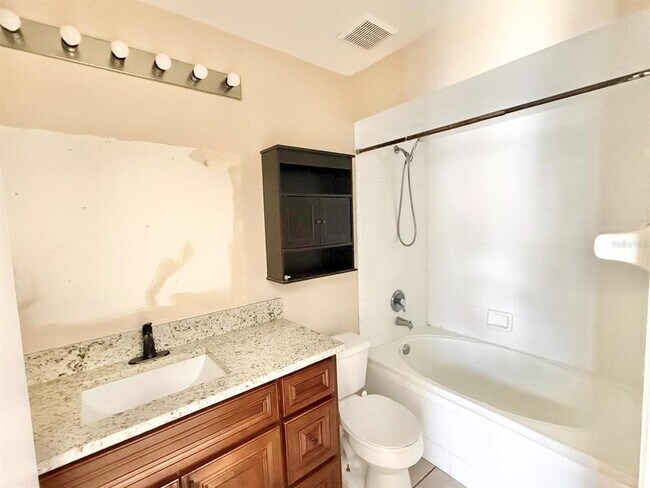 Building Photo - 2414 Harbor Town Dr