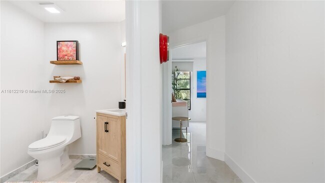 Building Photo - 10011 SW 77th Ct