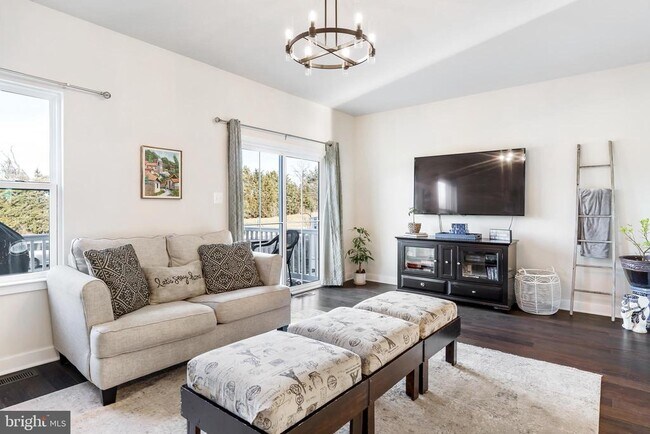 Building Photo - 131 Burkwood Ter