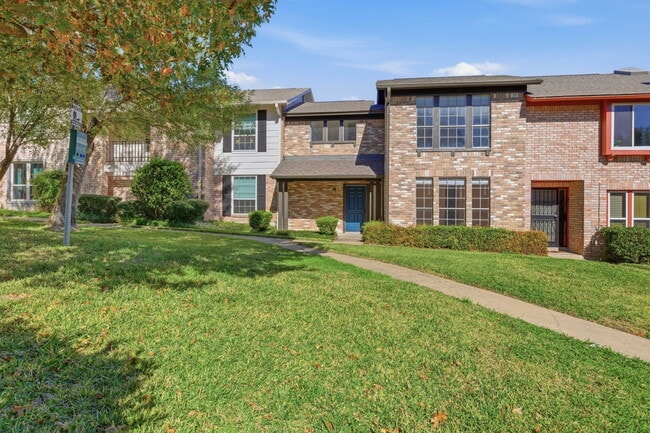 Building Photo - 2009 Sandberg Dr