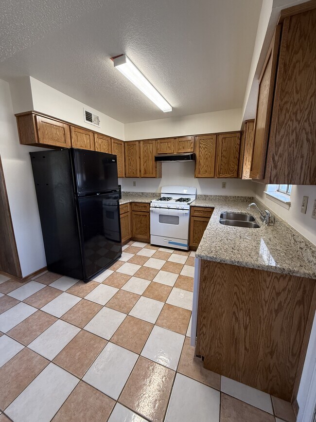 Building Photo - 8403 Villanova Dr