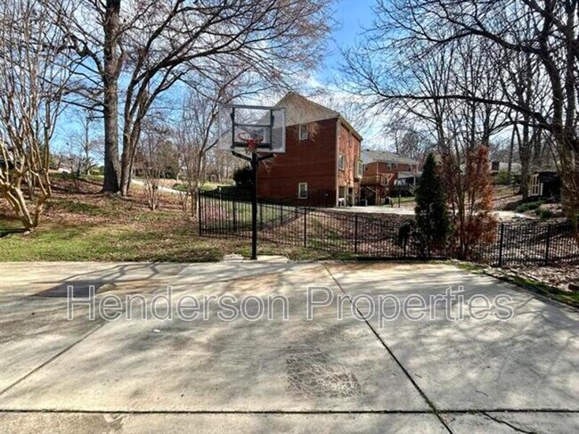 Building Photo - 332 Walnut Point Dr