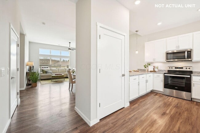 Building Photo - 933 Persimmon Ln