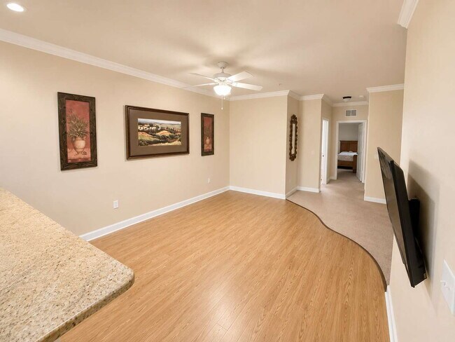 Building Photo - Spacious Furnished 3-Bedroom Condo Oasis with 2 Baths in Davenport