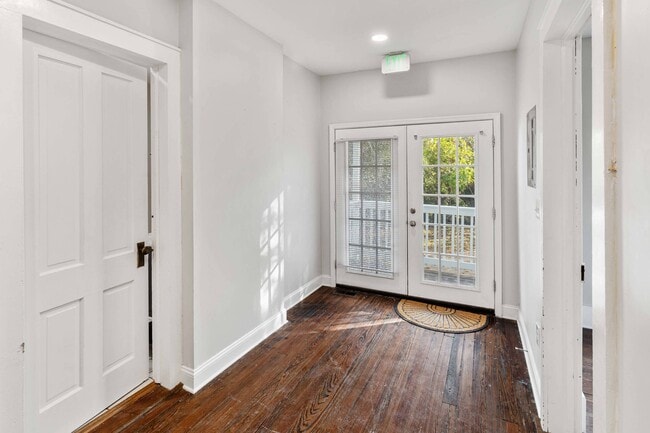 Building Photo - 2054 Walton Wy