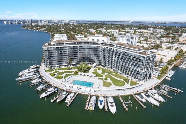 Building Photo - 900 Bay Dr