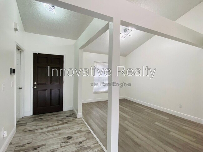 Building Photo - 6400 Lake Horseshoe Dr
